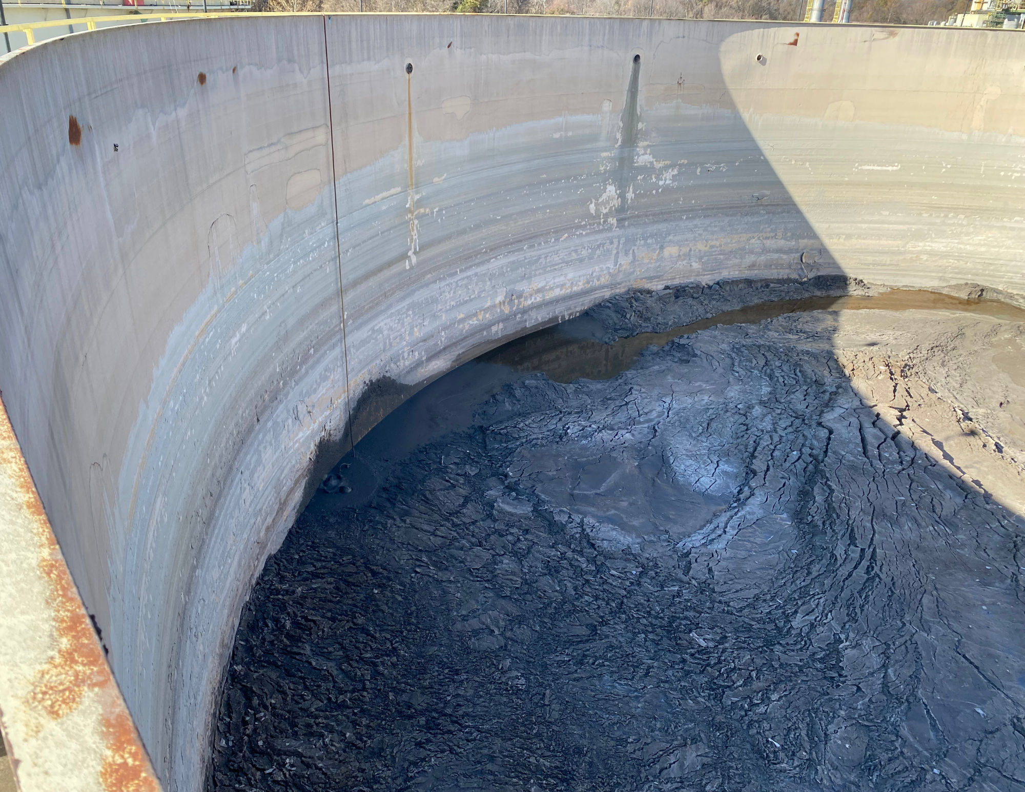 industrial-sludge-tank-cleaning.jpg